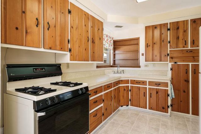 2449 W Forest Avenue, Beloit, WI 53511