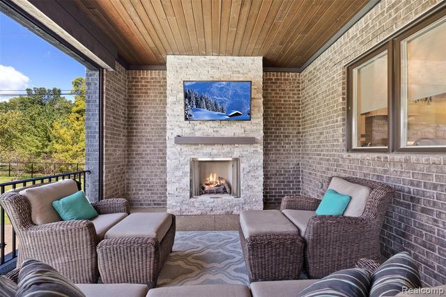 1936 Traceky, Rochester Hills, MI 48306