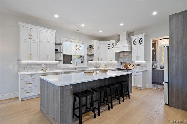 1936 Traceky, Rochester Hills, MI 48306