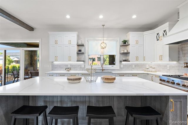 1936 Traceky, Rochester Hills, MI 48306