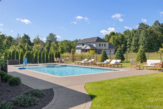 1936 Traceky, Rochester Hills, MI 48306