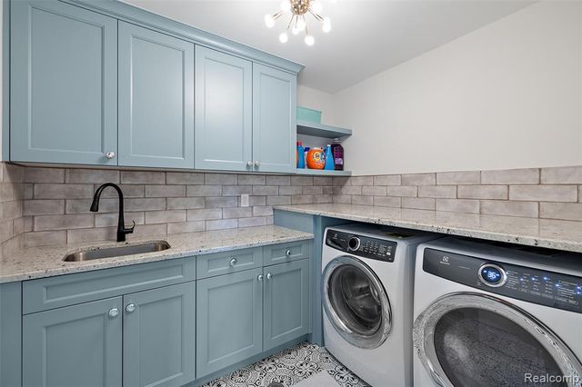 1936 Traceky, Rochester Hills, MI 48306