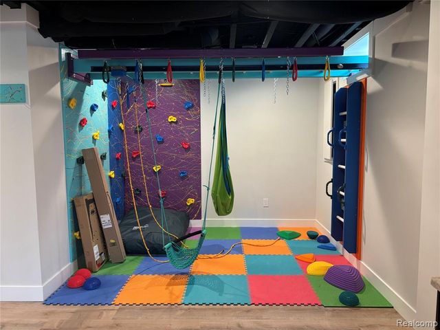 1936 Traceky, Rochester Hills, MI 48306