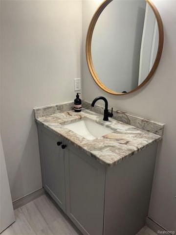 1936 Traceky, Rochester Hills, MI 48306