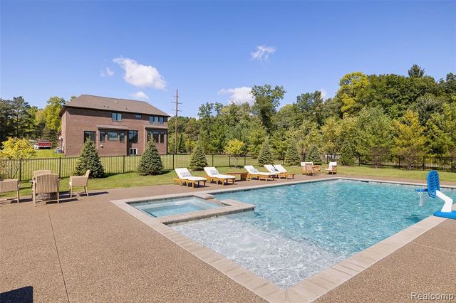 1936 Traceky, Rochester Hills, MI 48306