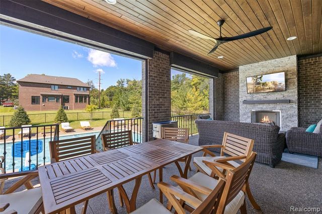 1936 Traceky, Rochester Hills, MI 48306