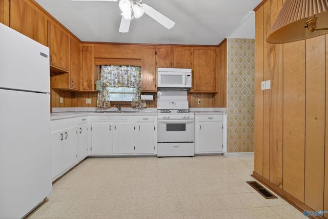 302 Jo Cyn Drive, Glencoe, AL 35905