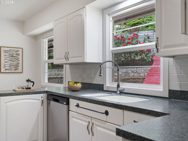 10155 Sw OLD ORCHARD Ln, Portland, OR 97225