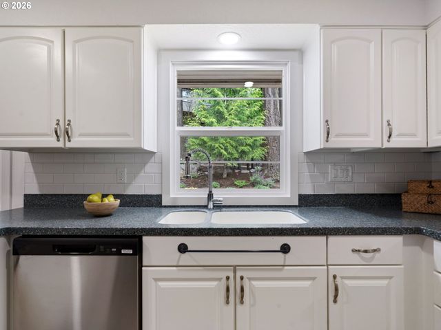 10155 Sw OLD ORCHARD Ln, Portland, OR 97225