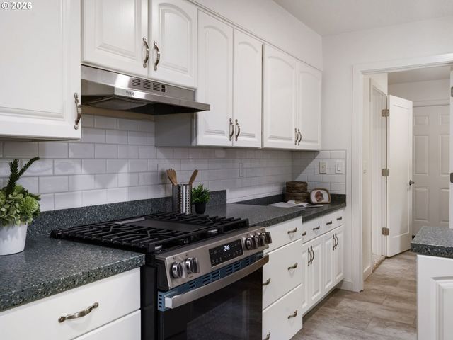 10155 Sw OLD ORCHARD Ln, Portland, OR 97225