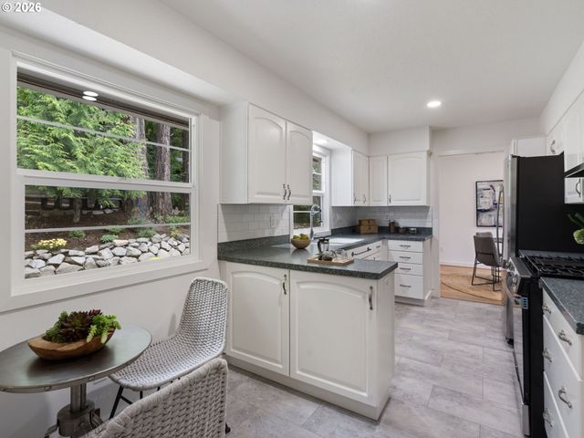 10155 Sw OLD ORCHARD Ln, Portland, OR 97225