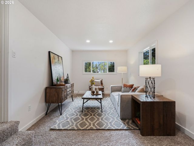 10155 Sw OLD ORCHARD Ln, Portland, OR 97225