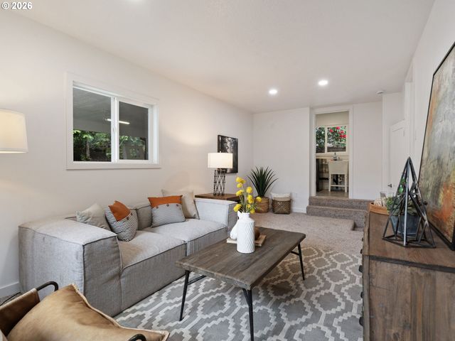 10155 Sw OLD ORCHARD Ln, Portland, OR 97225