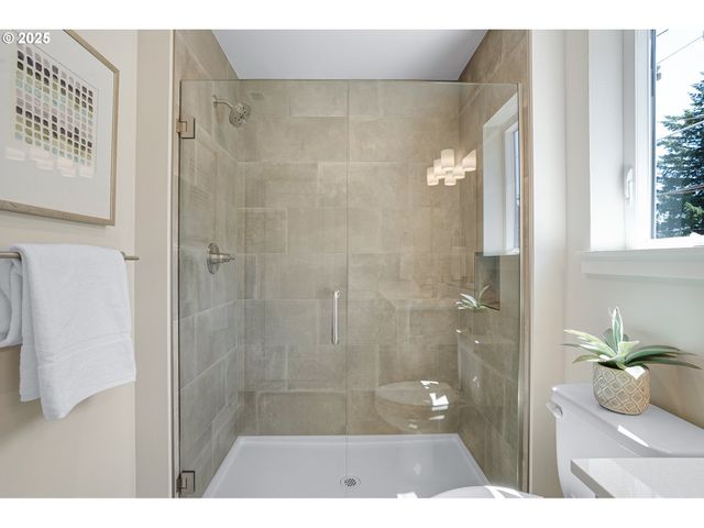 15147 E Burnside St, Portland, OR 97233