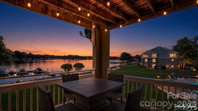 1338 Torrence Circle 29, Davidson, NC 28036