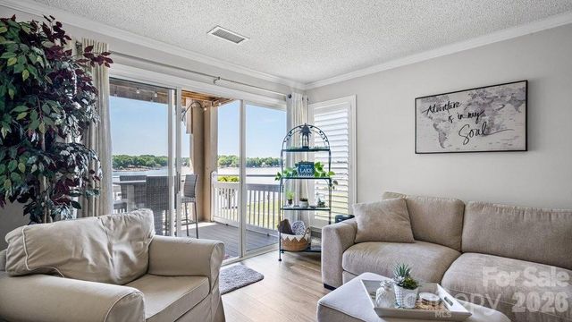 1338 Torrence Circle 29, Davidson, NC 28036