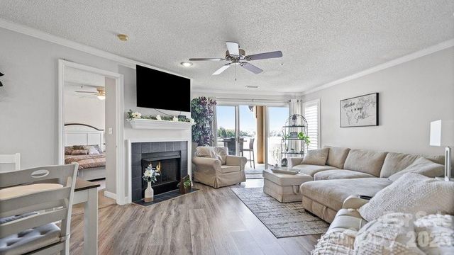 1338 Torrence Circle 29, Davidson, NC 28036