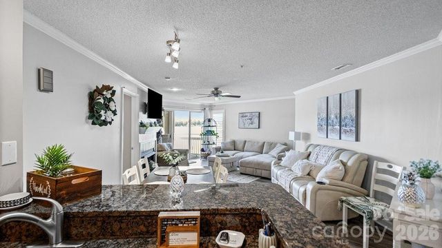 1338 Torrence Circle 29, Davidson, NC 28036