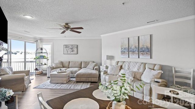1338 Torrence Circle 29, Davidson, NC 28036