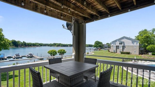 1338 Torrence Circle 29, Davidson, NC 28036