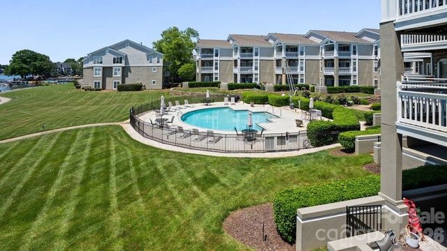 1338 Torrence Circle 29, Davidson, NC 28036