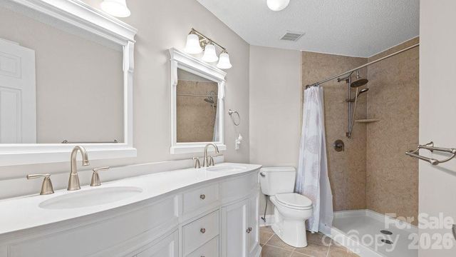 1338 Torrence Circle 29, Davidson, NC 28036