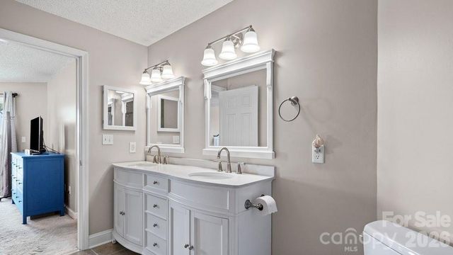 1338 Torrence Circle 29, Davidson, NC 28036