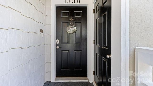 1338 Torrence Circle 29, Davidson, NC 28036