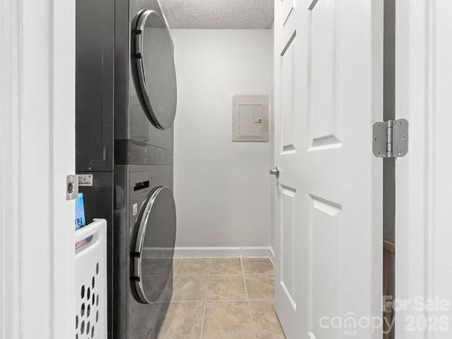 1338 Torrence Circle 29, Davidson, NC 28036