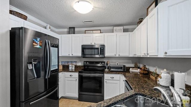 1338 Torrence Circle 29, Davidson, NC 28036