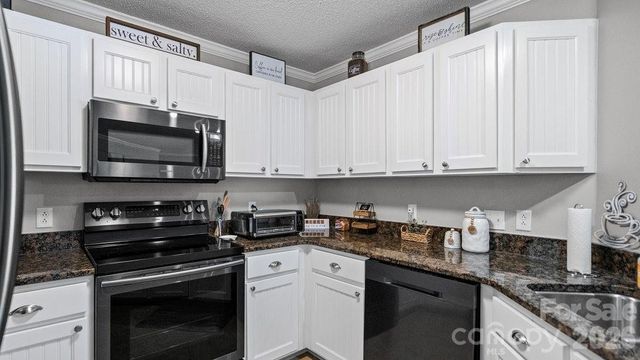 1338 Torrence Circle 29, Davidson, NC 28036