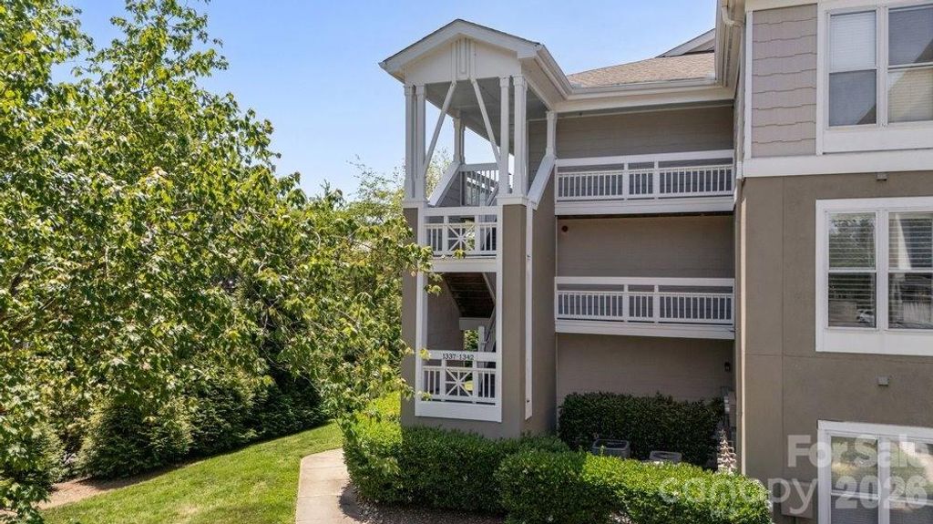 1338 Torrence Circle 29, Davidson, NC 28036