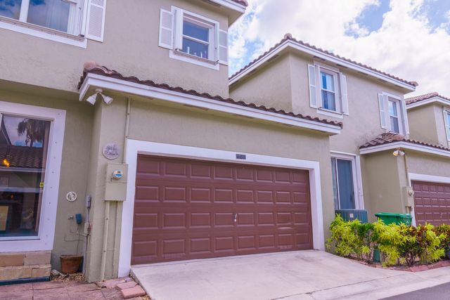 10585 NW 56th Place, Coral Springs, FL 33076