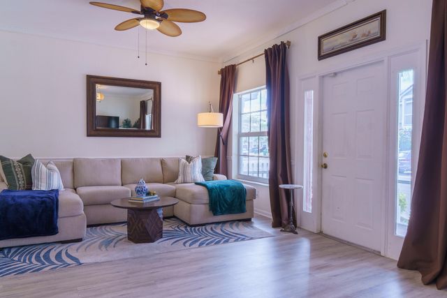 10585 NW 56th Place, Coral Springs, FL 33076