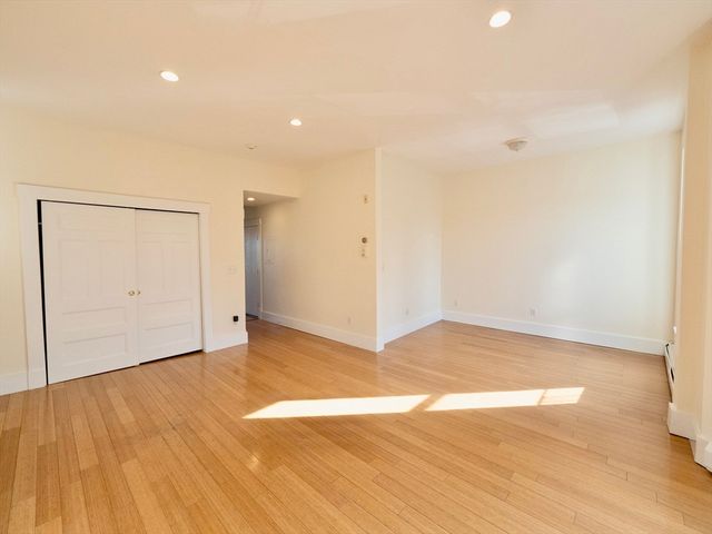 27 Fort Ave 2, Boston, MA 02119