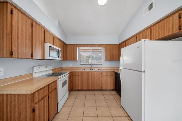 7853 KENSINGHAM COURT, Orlando, FL 32835