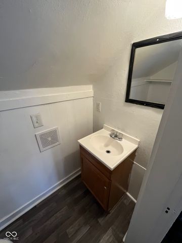 121 W 13th Street, Anderson, IN 46016