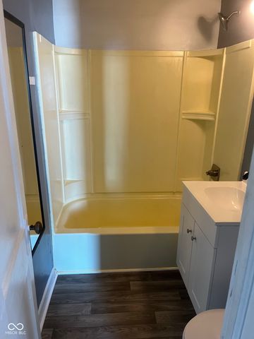 121 W 13th Street, Anderson, IN 46016