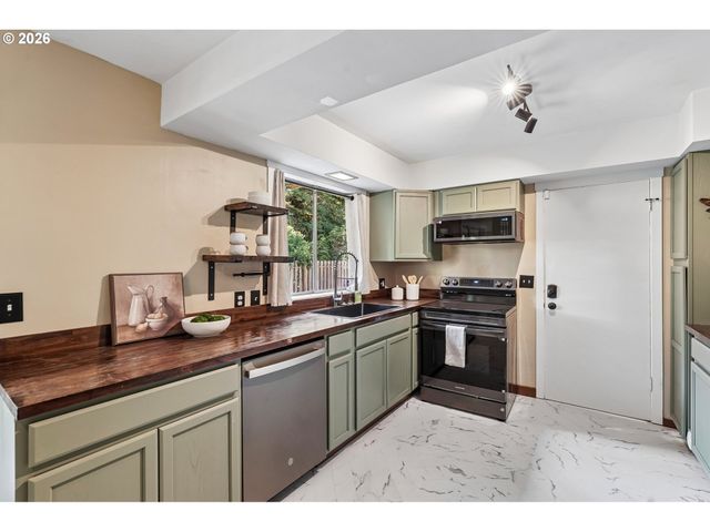 20000 Sw JOHNSON St, Beaverton, OR 97003