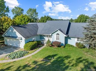 9482 Graytrax Road, Grand Blanc, MI 48439