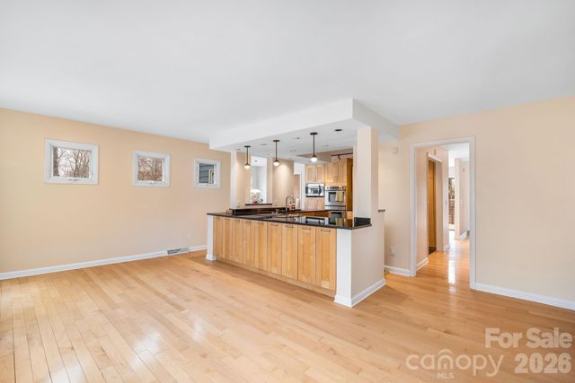 600 Boyce Road, Charlotte, NC 28211