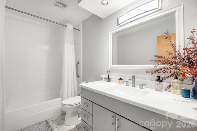 600 Boyce Road, Charlotte, NC 28211