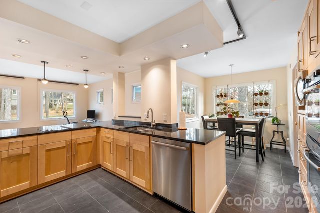 600 Boyce Road, Charlotte, NC 28211