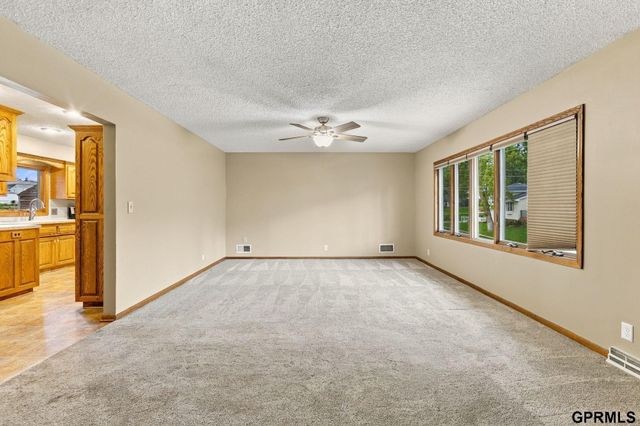 5512 Woodlawn Avenue, Ralston, NE 68127