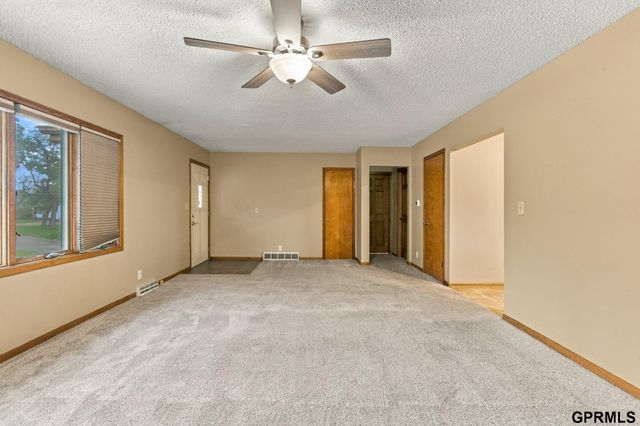 5512 Woodlawn Avenue, Ralston, NE 68127