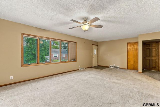 5512 Woodlawn Avenue, Ralston, NE 68127