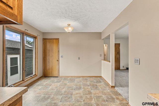 5512 Woodlawn Avenue, Ralston, NE 68127