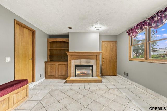 5512 Woodlawn Avenue, Ralston, NE 68127