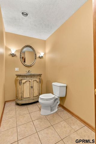 5512 Woodlawn Avenue, Ralston, NE 68127
