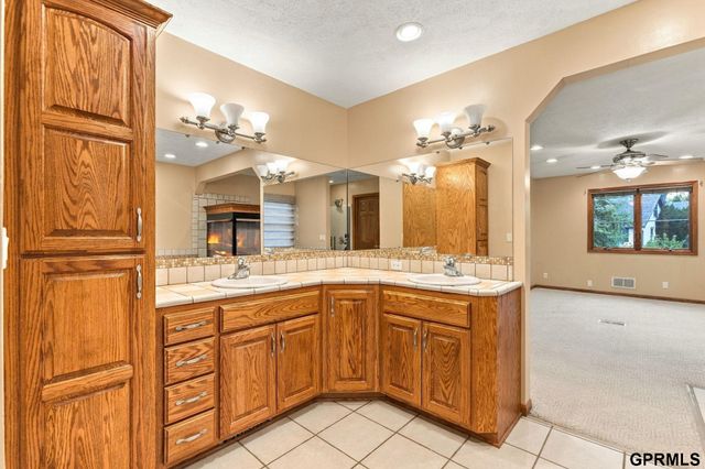 5512 Woodlawn Avenue, Ralston, NE 68127